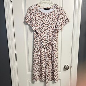 Leopard Print Short Sleeve Tie-Waist Dress - White/Tan